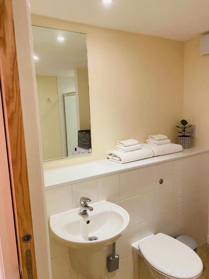 2 Bed 2 Bath With Private Parking Lejlighed EDI Eksteriør billede