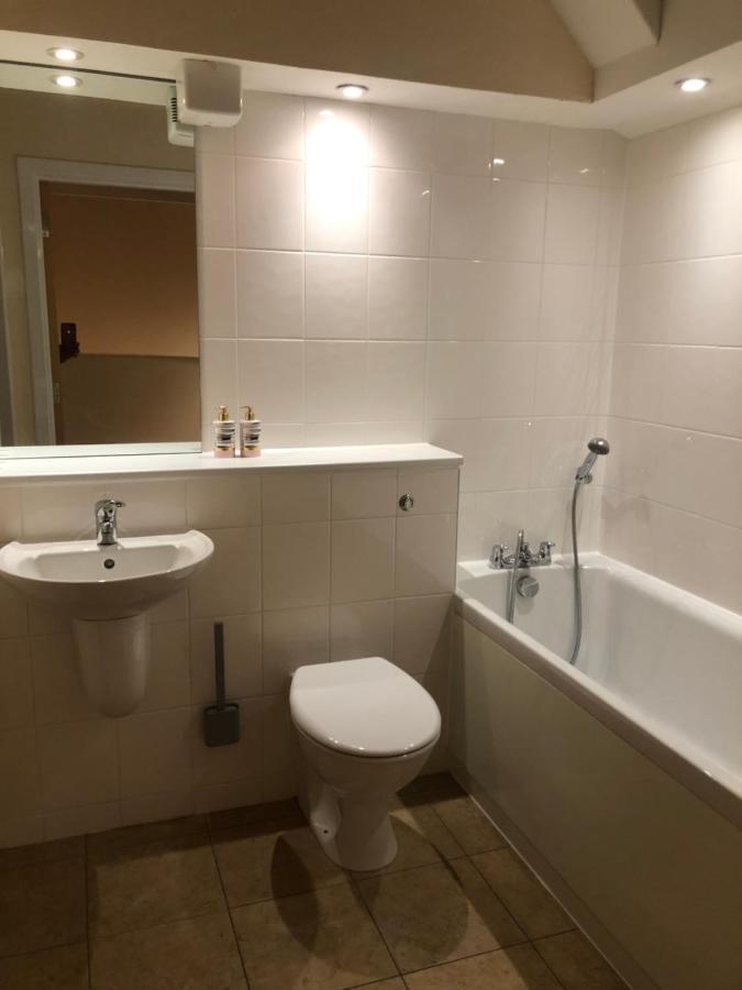 2 Bed 2 Bath With Private Parking Lejlighed EDI Eksteriør billede