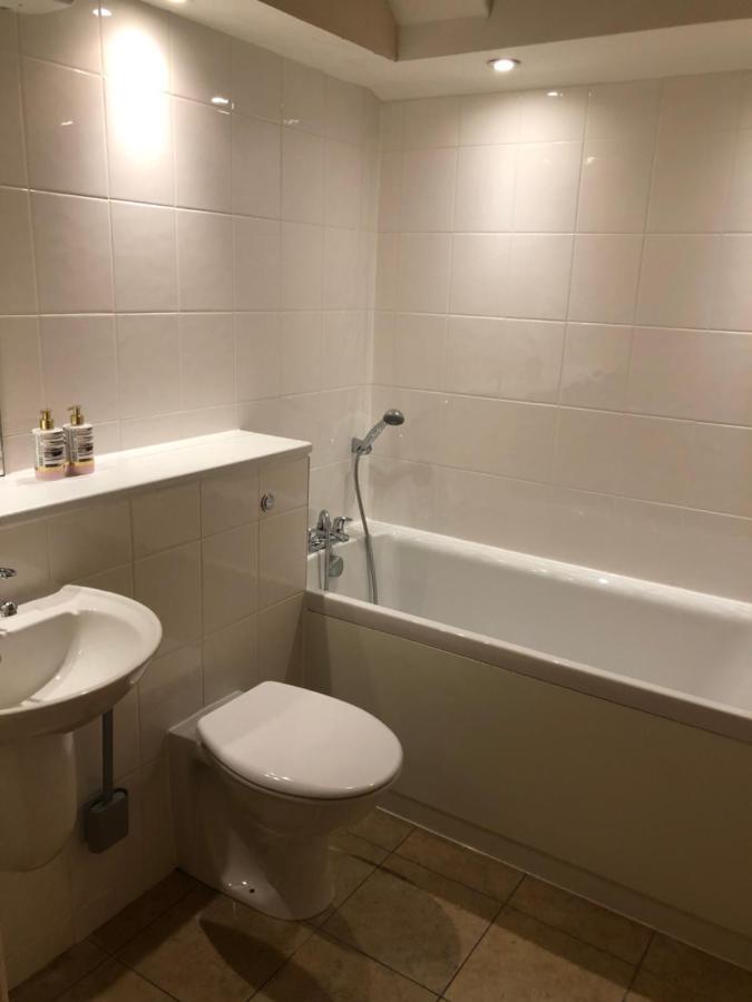2 Bed 2 Bath With Private Parking Lejlighed EDI Eksteriør billede