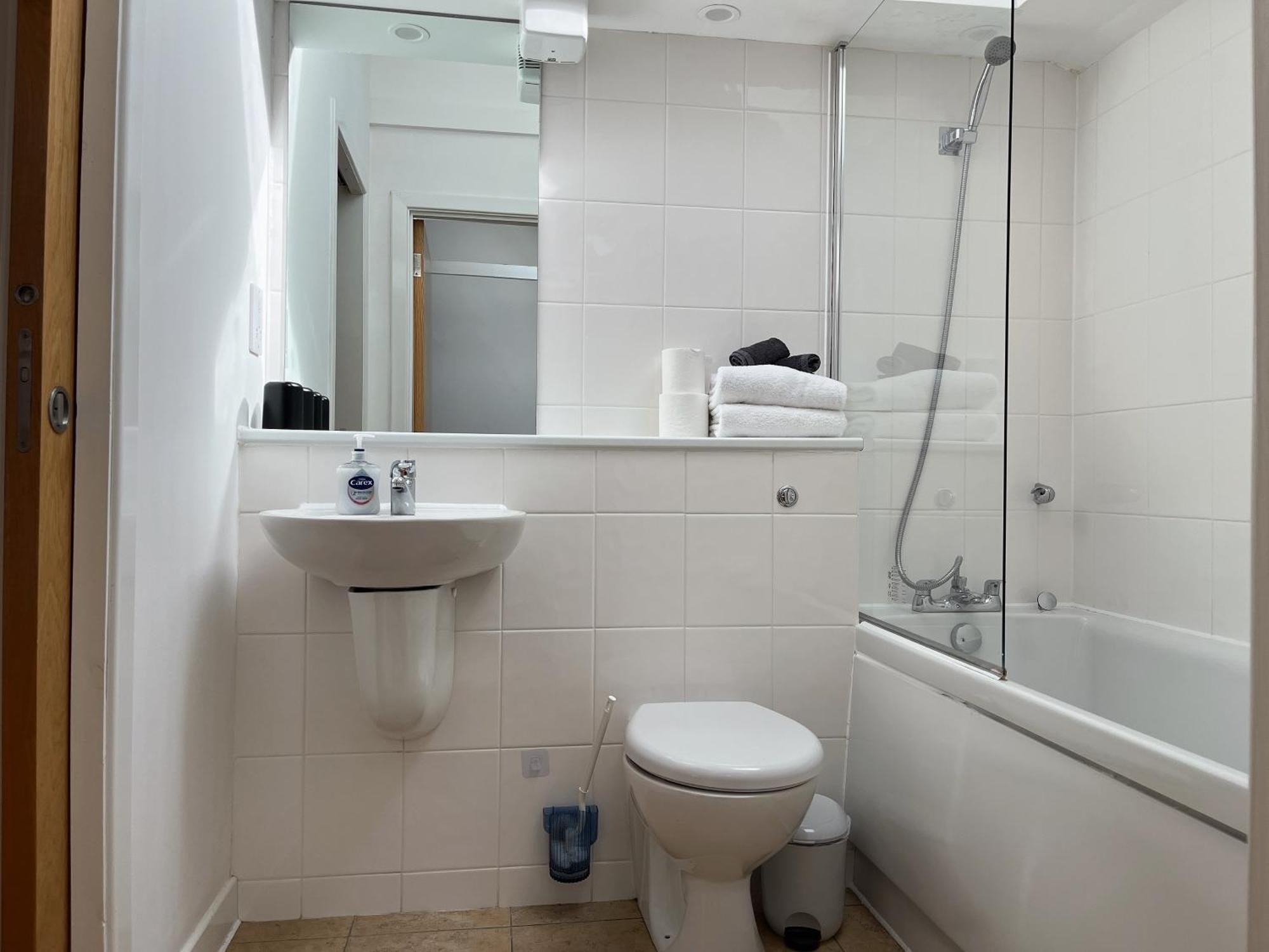 2 Bed 2 Bath With Private Parking Lejlighed EDI Eksteriør billede