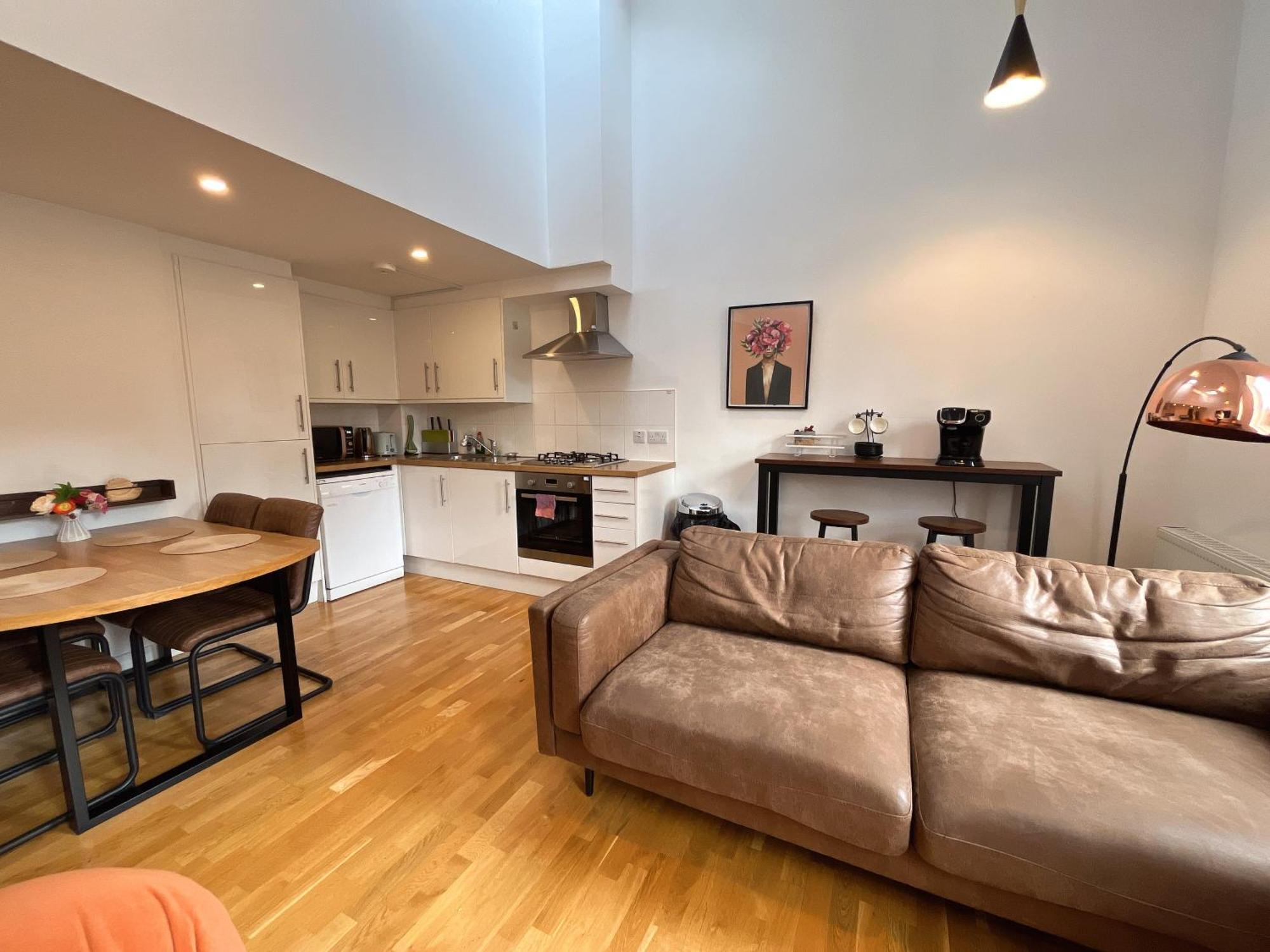 2 Bed 2 Bath With Private Parking Lejlighed EDI Eksteriør billede